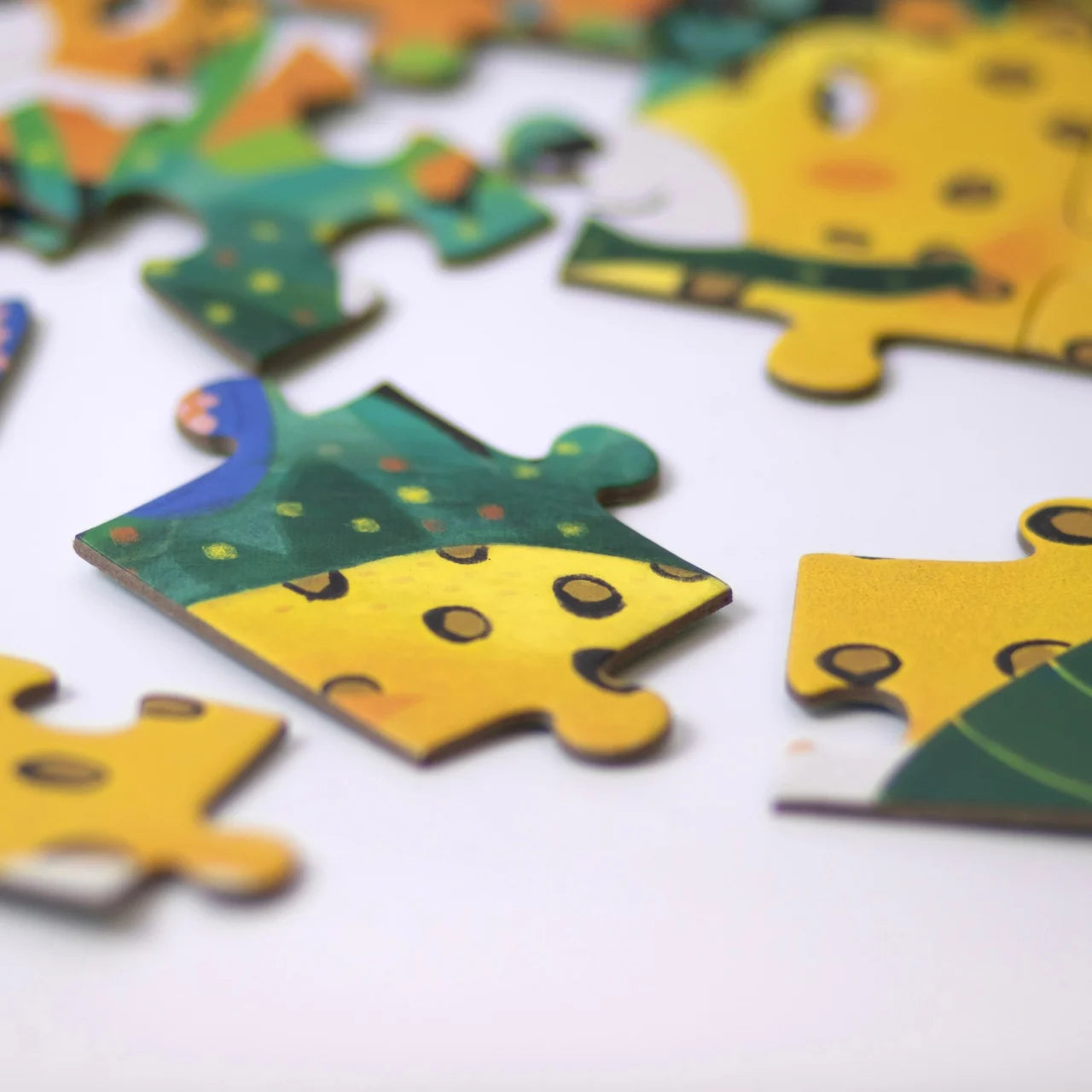 Puzzle fosforescent Mimorello - Junglă, 120 piese, cu carte de colorat